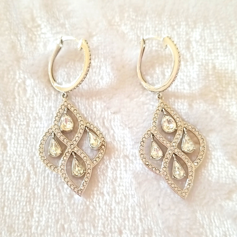Woman's  Fashion Pierced  Earrings - Picture 3 of 4